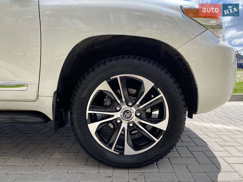 Позашляховик / Кросовер Toyota Land Cruiser 2013 в Києві