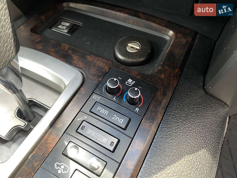 Позашляховик / Кросовер Toyota Land Cruiser 2013 в Києві