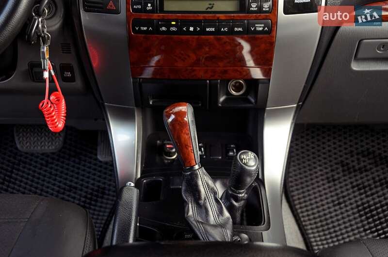 Внедорожник / Кроссовер Toyota Land Cruiser 2007 в Каменском