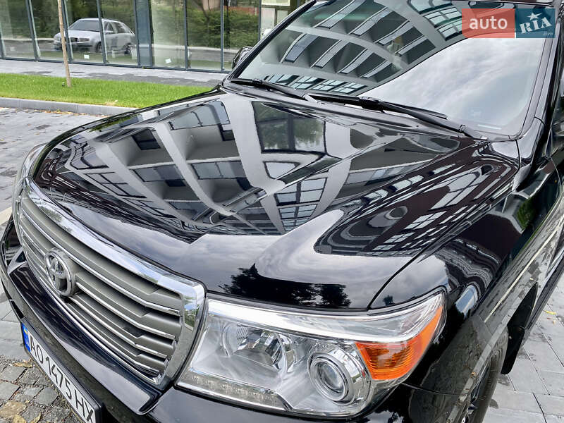 Внедорожник / Кроссовер Toyota Land Cruiser 2012 в Сваляве