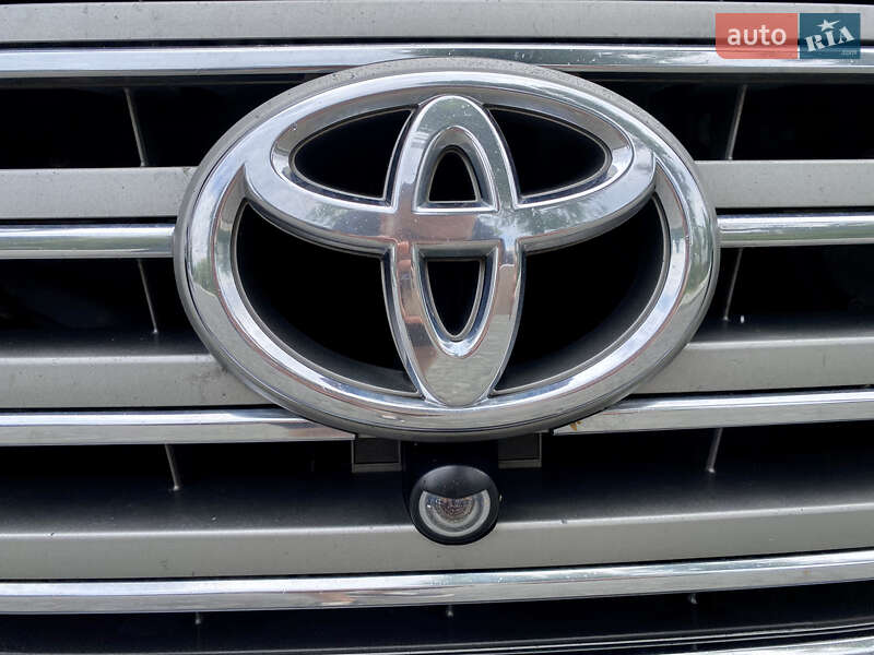 Внедорожник / Кроссовер Toyota Land Cruiser 2012 в Сваляве