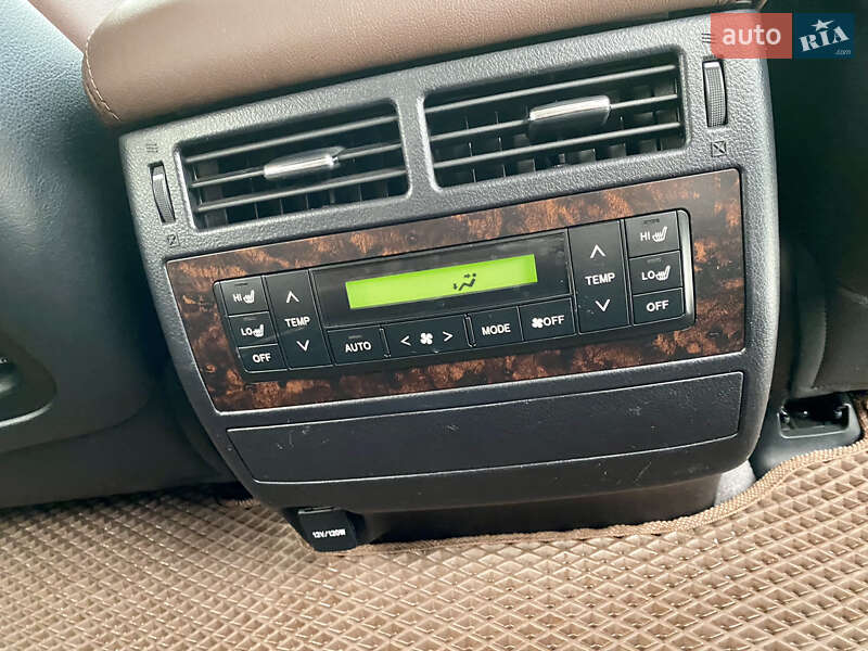 Внедорожник / Кроссовер Toyota Land Cruiser 2012 в Сваляве