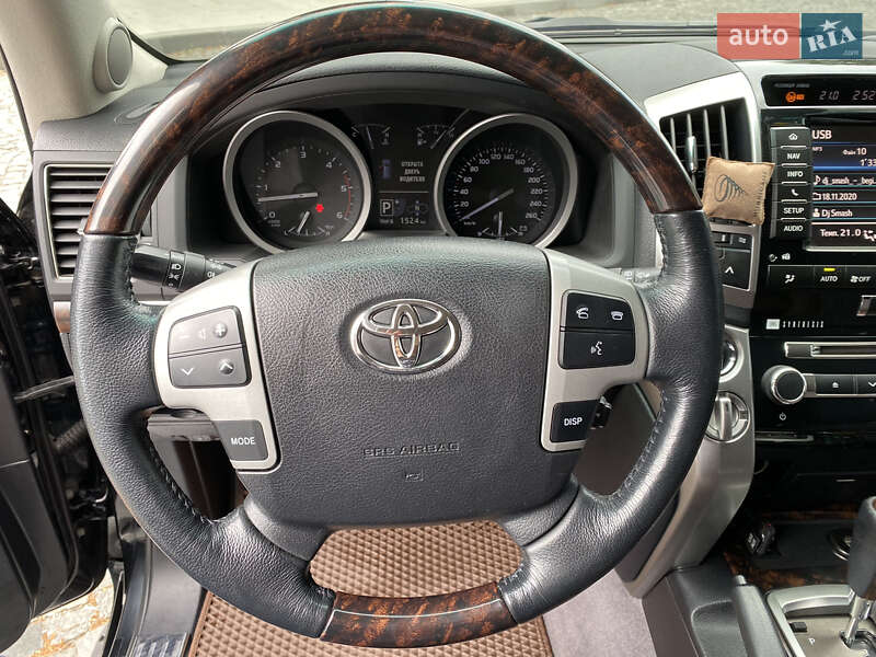 Внедорожник / Кроссовер Toyota Land Cruiser 2012 в Сваляве