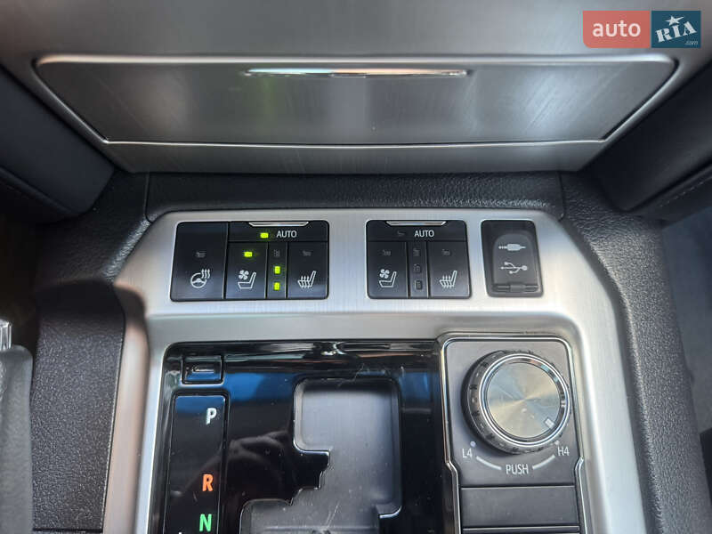 Внедорожник / Кроссовер Toyota Land Cruiser 2017 в Киеве фото 33 Внедорожник / Кроссовер Toyota Land Cruiser 2017 в Киеве