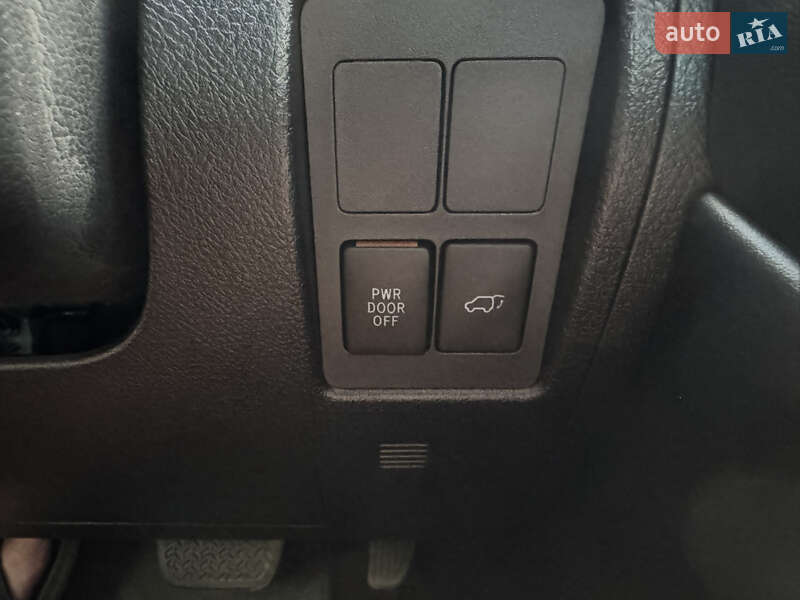 Внедорожник / Кроссовер Toyota Land Cruiser 2017 в Киеве фото 39 Внедорожник / Кроссовер Toyota Land Cruiser 2017 в Киеве