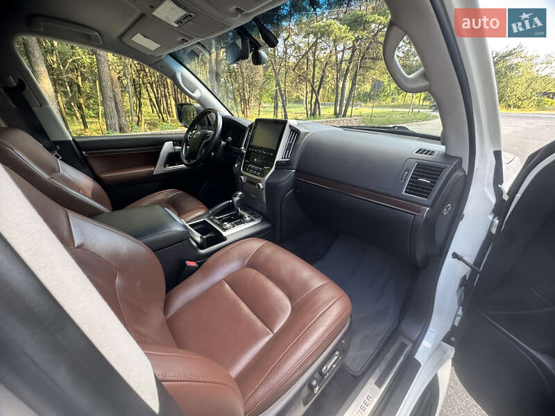 Внедорожник / Кроссовер Toyota Land Cruiser 2017 в Киеве фото 50 Внедорожник / Кроссовер Toyota Land Cruiser 2017 в Киеве