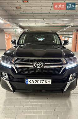 Внедорожник / Кроссовер Toyota Land Cruiser 2012 в 