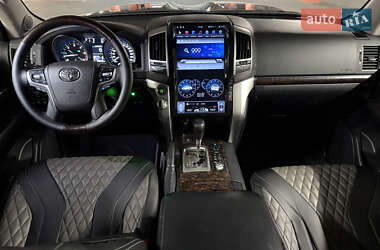 Внедорожник / Кроссовер Toyota Land Cruiser 2012 в 