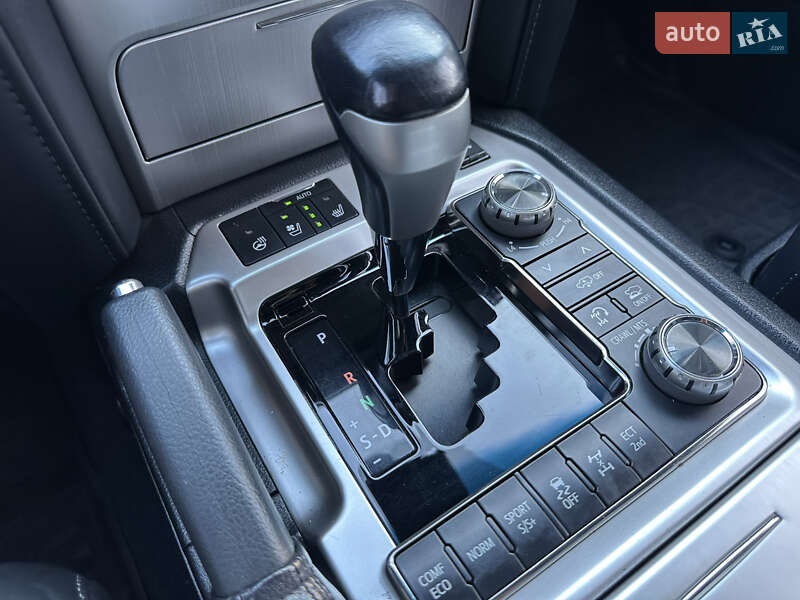Внедорожник / Кроссовер Toyota Land Cruiser 2016 в Днепре