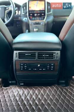 Позашляховик / Кросовер Toyota Land Cruiser 2018 в 