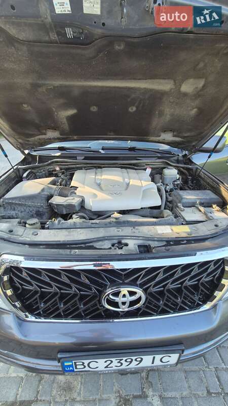 Внедорожник / Кроссовер Toyota Land Cruiser 2011 в Сходнице