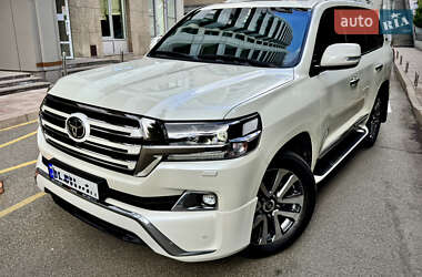 Внедорожник / Кроссовер Toyota Land Cruiser 2017 в 