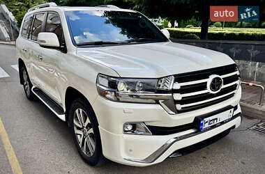 Внедорожник / Кроссовер Toyota Land Cruiser 2017 в 