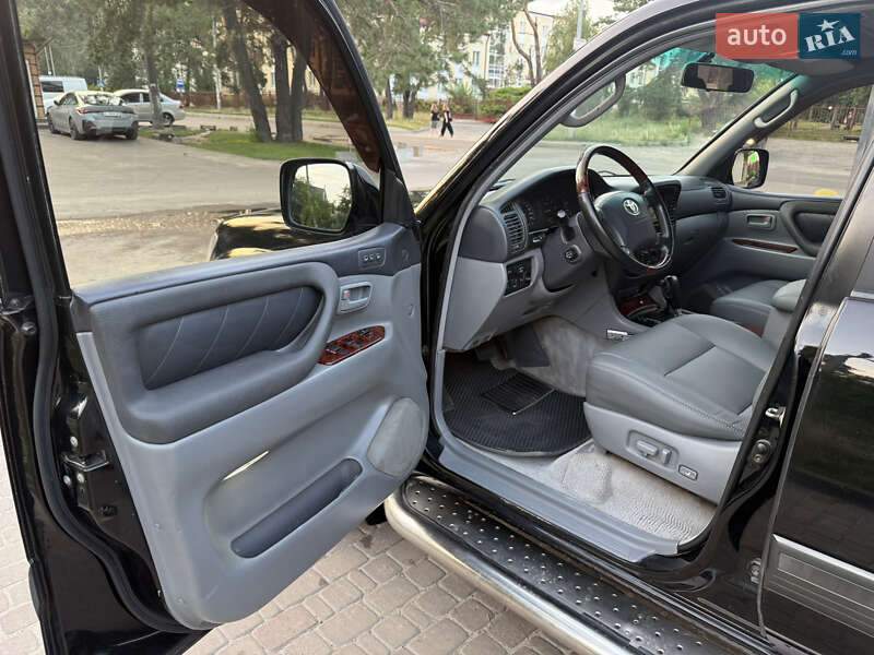 Позашляховик / Кросовер Toyota Land Cruiser 2001 в Броварах