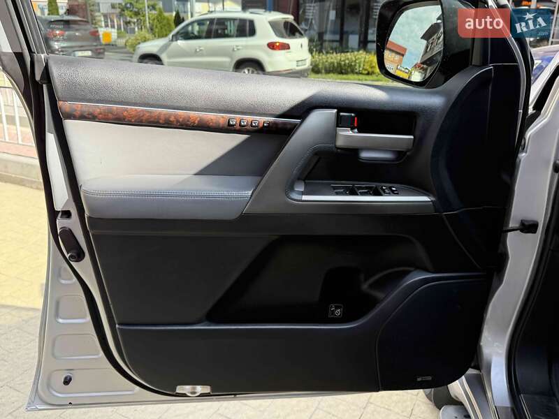 Внедорожник / Кроссовер Toyota Land Cruiser 2011 в Львове