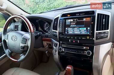 Внедорожник / Кроссовер Toyota Land Cruiser 2014 в 