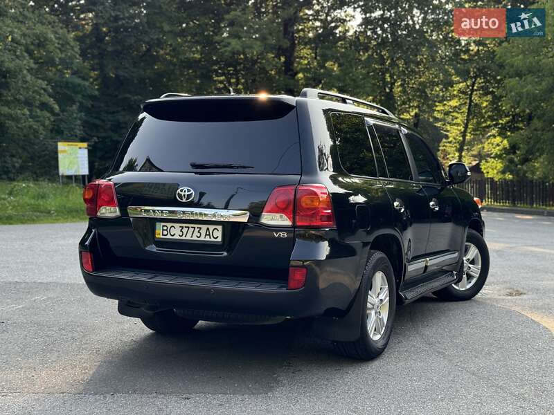 Позашляховик / Кросовер Toyota Land Cruiser 2014 в Трускавці фото 38 Позашляховик / Кросовер Toyota Land Cruiser 2014 в Трускавці