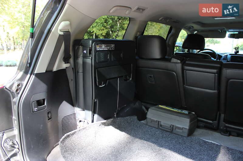 Внедорожник / Кроссовер Toyota Land Cruiser 2011 в Кривом Роге