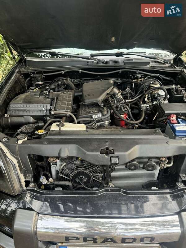 Позашляховик / Кросовер Toyota Land Cruiser 2005 в Павлограді