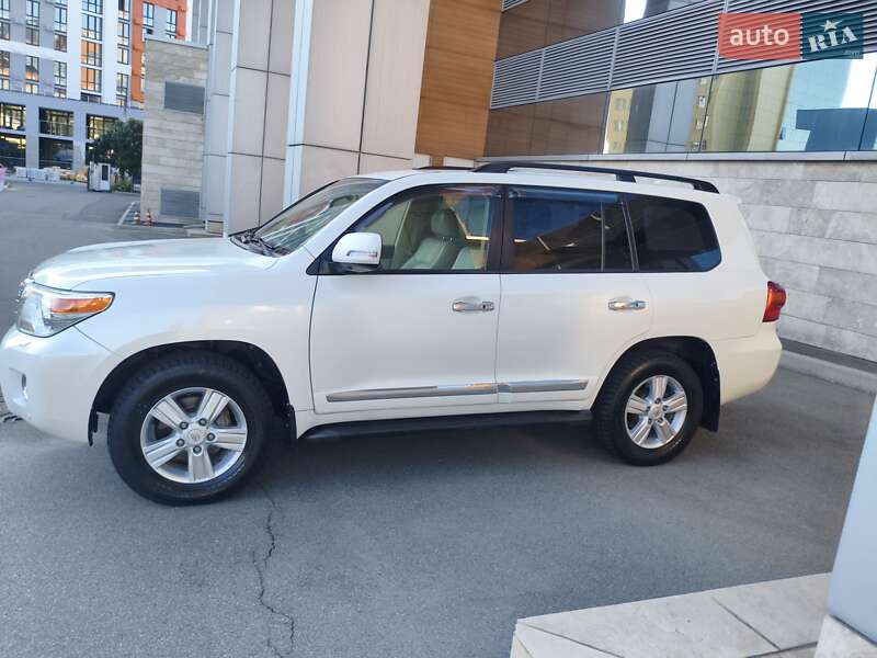 Внедорожник / Кроссовер Toyota Land Cruiser 2014 в Киеве фото 5 Внедорожник / Кроссовер Toyota Land Cruiser 2014 в Киеве