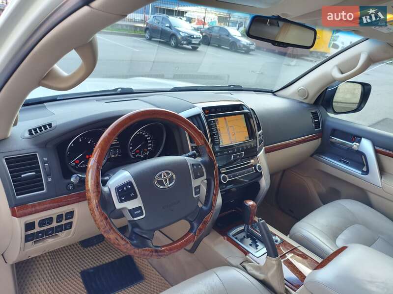 Внедорожник / Кроссовер Toyota Land Cruiser 2014 в Киеве фото 23 Внедорожник / Кроссовер Toyota Land Cruiser 2014 в Киеве