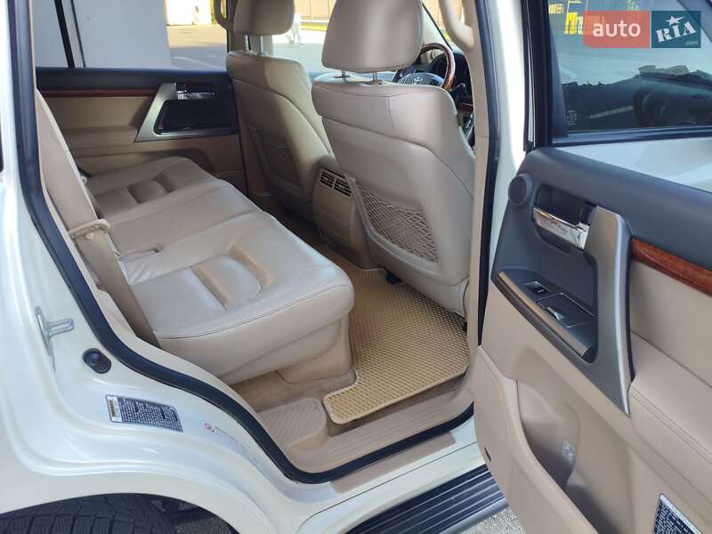 Внедорожник / Кроссовер Toyota Land Cruiser 2014 в Киеве фото 36 Внедорожник / Кроссовер Toyota Land Cruiser 2014 в Киеве