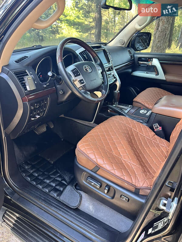 Внедорожник / Кроссовер Toyota Land Cruiser 2014 в Нежине