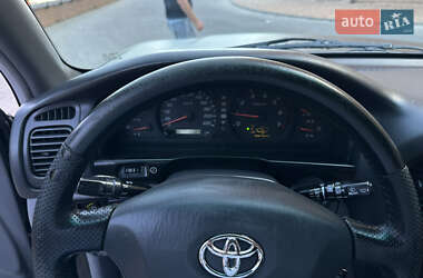 Внедорожник / Кроссовер Toyota Land Cruiser 2002 в 