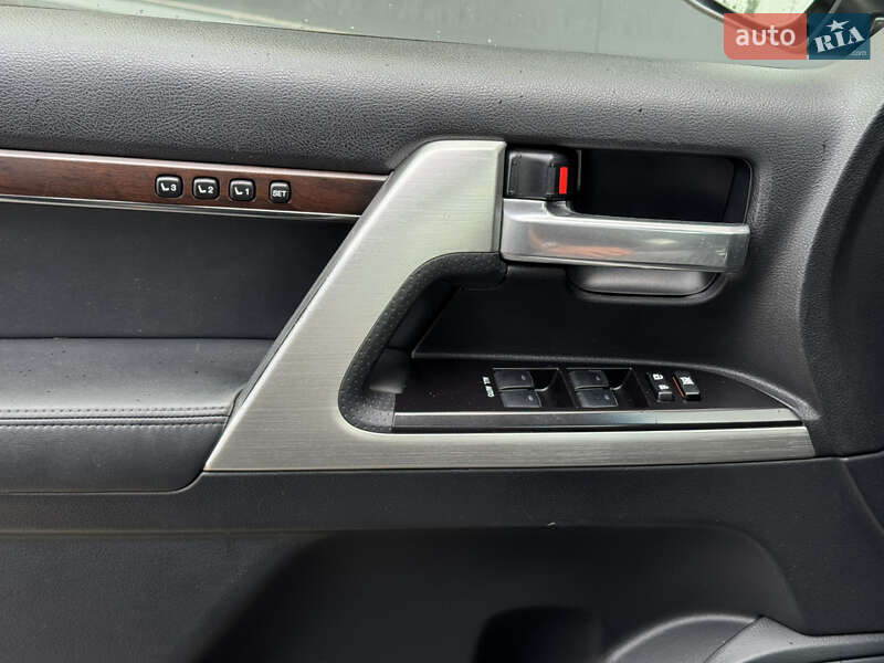 Внедорожник / Кроссовер Toyota Land Cruiser 2017 в Киеве