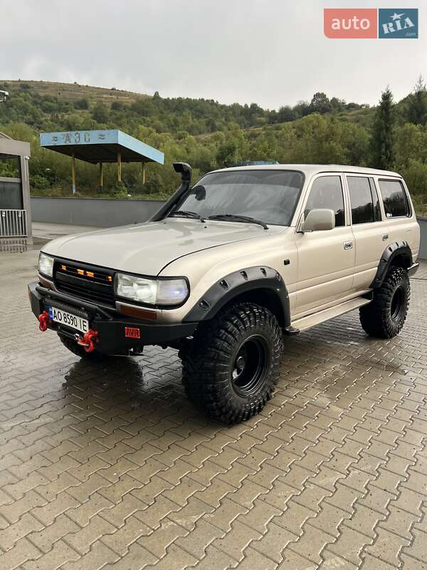 Внедорожник / Кроссовер Toyota Land Cruiser 1995 в Воловце