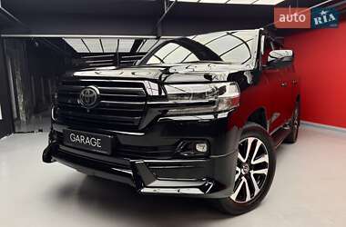 Внедорожник / Кроссовер Toyota Land Cruiser 2018 в 