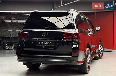Внедорожник / Кроссовер Toyota Land Cruiser 2018 в 