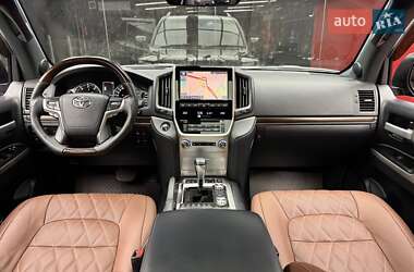 Внедорожник / Кроссовер Toyota Land Cruiser 2018 в 