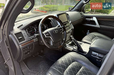 Внедорожник / Кроссовер Toyota Land Cruiser 2018 в 
