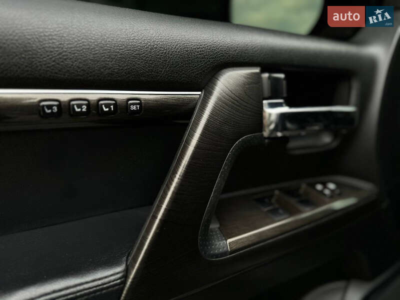 Позашляховик / Кросовер Toyota Land Cruiser 2012 в Одесі