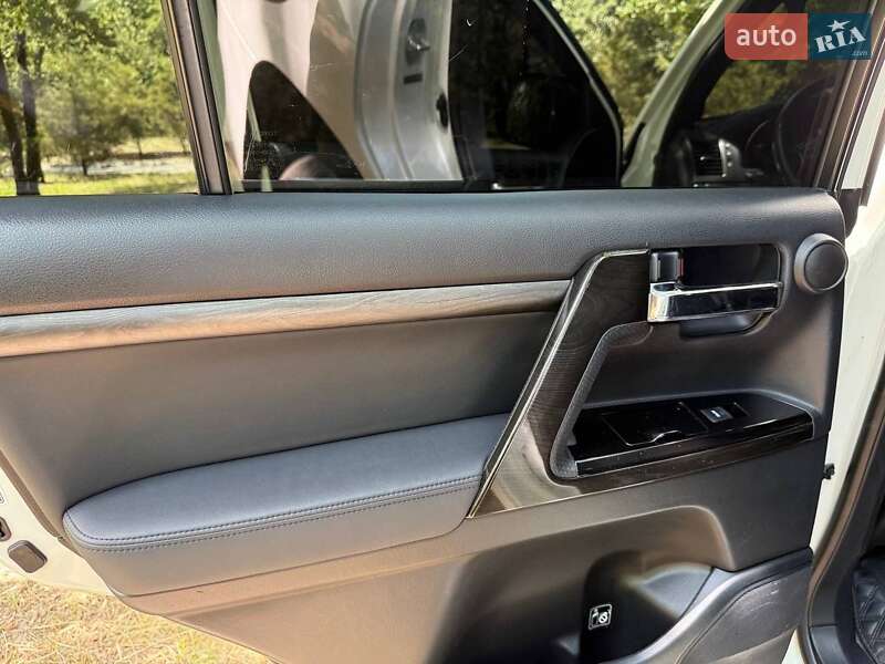 Внедорожник / Кроссовер Toyota Land Cruiser 2013 в Запорожье