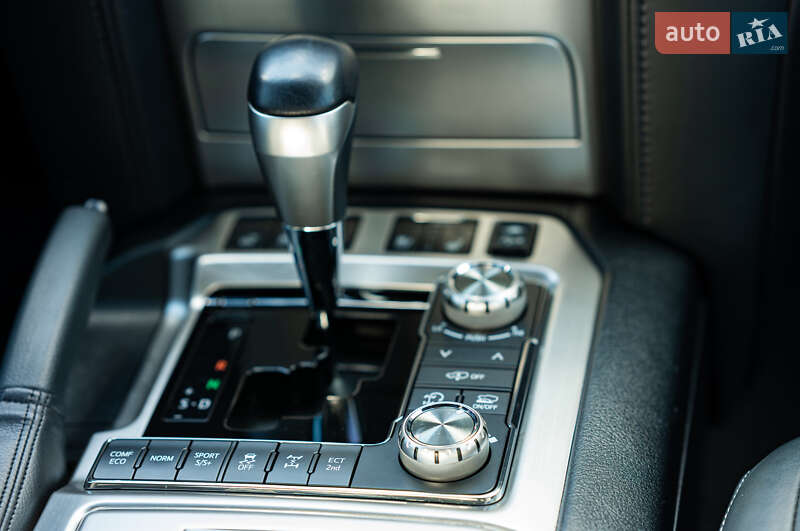 Позашляховик / Кросовер Toyota Land Cruiser 2020 в Чернівцях