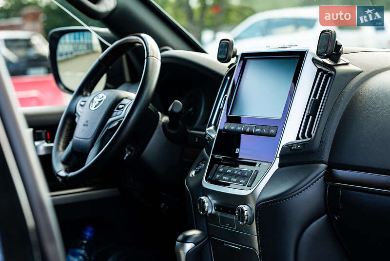 Позашляховик / Кросовер Toyota Land Cruiser 2020 в Чернівцях