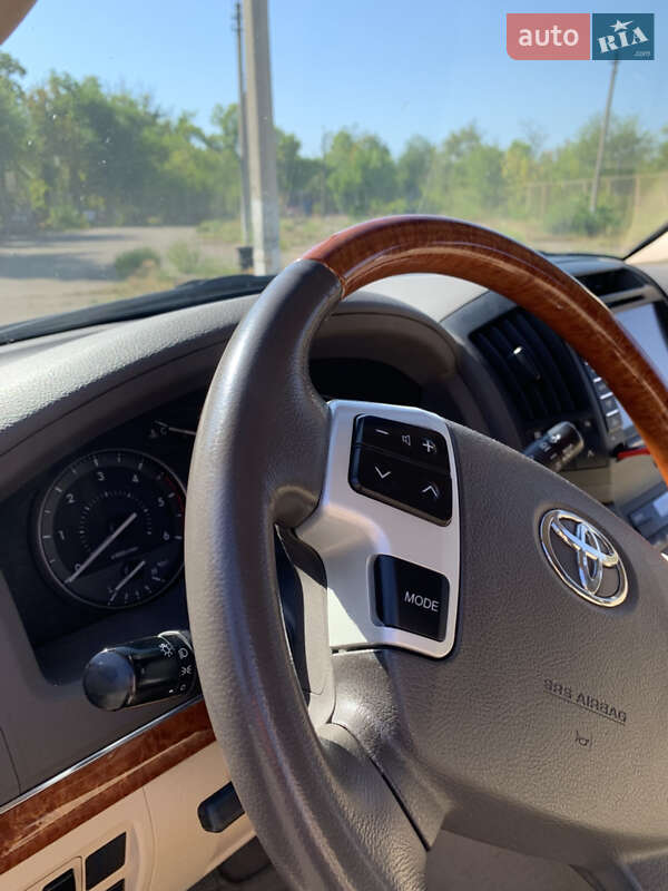 Внедорожник / Кроссовер Toyota Land Cruiser 2013 в Кривом Роге