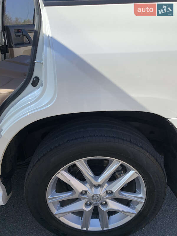 Внедорожник / Кроссовер Toyota Land Cruiser 2013 в Кривом Роге