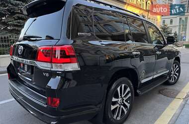 Внедорожник / Кроссовер Toyota Land Cruiser 2018 в Киеве