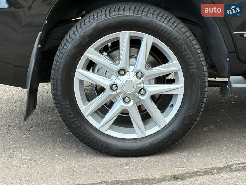 Внедорожник / Кроссовер Toyota Land Cruiser 2012 в Калуше