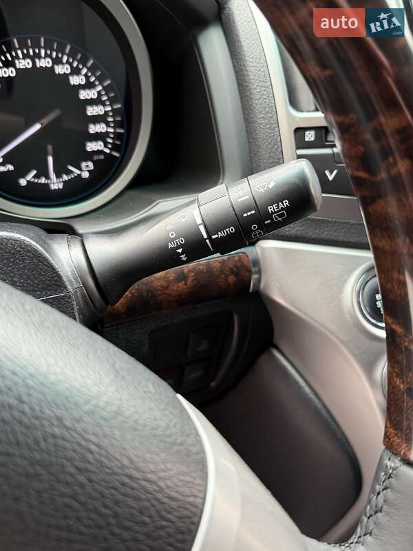 Внедорожник / Кроссовер Toyota Land Cruiser 2012 в Калуше