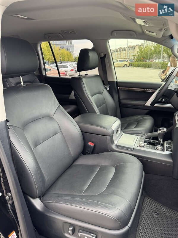 Внедорожник / Кроссовер Toyota Land Cruiser 2019 в Ужгороде