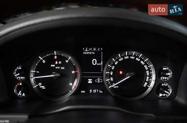 Позашляховик / Кросовер Toyota Land Cruiser 2018 в 