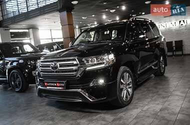 Позашляховик / Кросовер Toyota Land Cruiser 2018 в 