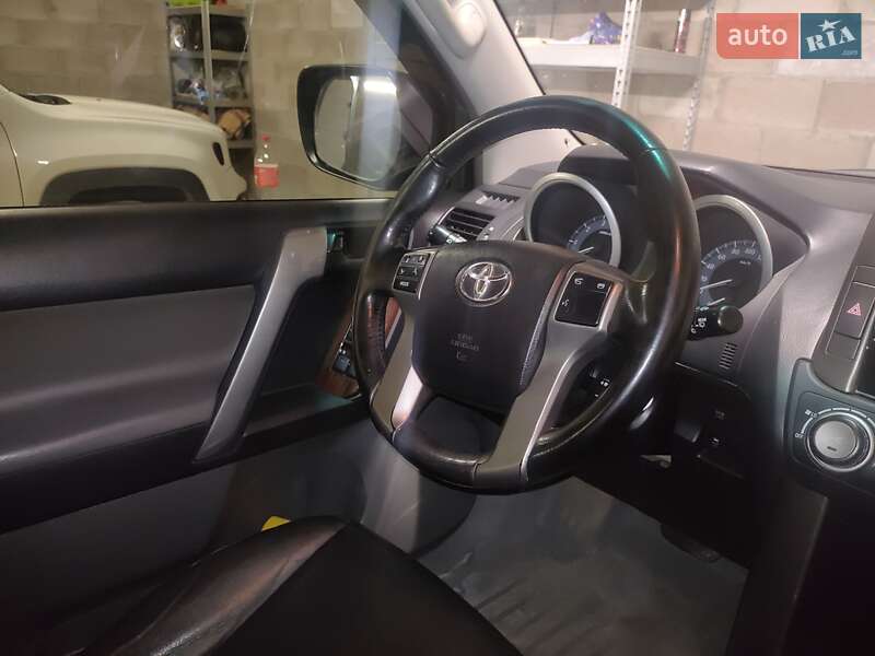 Внедорожник / Кроссовер Toyota Land Cruiser 2012 в Кривом Роге фото 12 Внедорожник / Кроссовер Toyota Land Cruiser 2012 в Кривом Роге