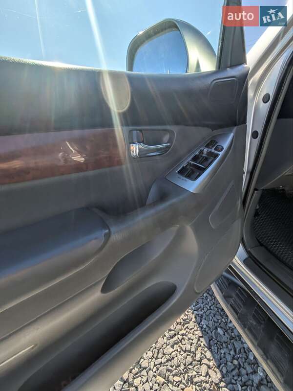 Внедорожник / Кроссовер Toyota Land Cruiser 2004 в Львове