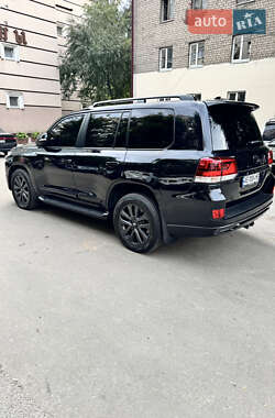 Внедорожник / Кроссовер Toyota Land Cruiser 2017 в 