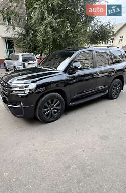 Внедорожник / Кроссовер Toyota Land Cruiser 2017 в 